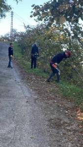 BELEDİYE EKİPLERİMİZ TARAFINDAN GERÇEKLEŞTİRİLEN YOL KENARI TEMİZLEME ÇALIŞMALARIMIZ