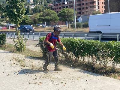 PARK VE BAHÇELER EKİPLERİMİZCE GERÇEKLEŞTİRİLEN TEMİZLİK ÇALIŞMALARIMIZ